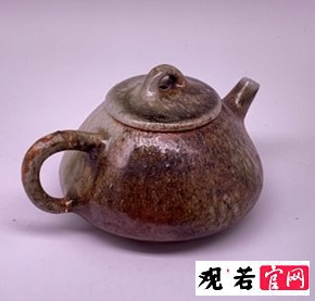 柴烧壶作为中国传统茶文化，每一只柴烧壶都有着独一无二的艺术价值