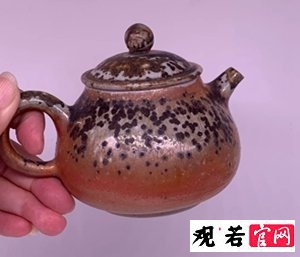 龙背金砂柴烧紫砂壶是什么颜色